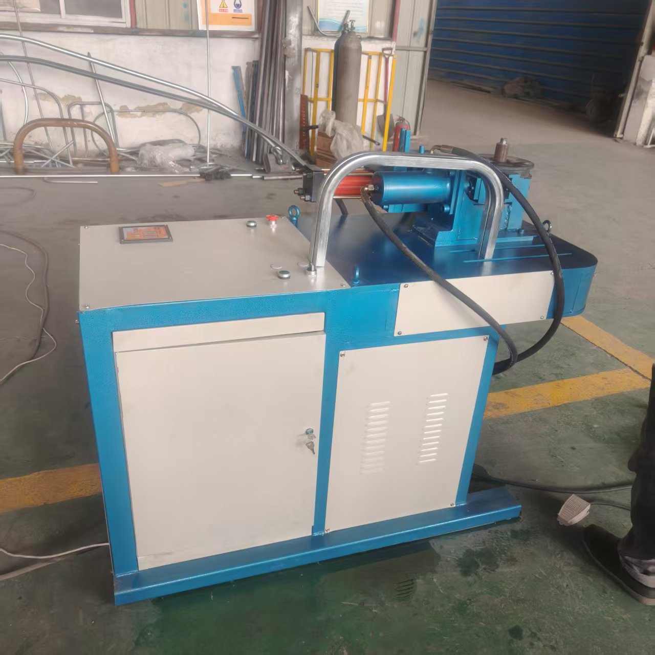 管材液压弯管机1