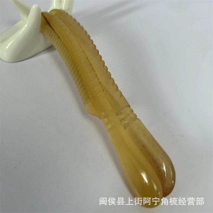 Thickened Goat Horn Comb 18cm Meridian Massage Comb with Handle for Hair Care and Scalp Grooming overview