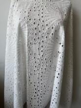 品质全棉绣花布 打孔绣花布 棉布刺绣 雕孔绣花面料 工厂现货供应