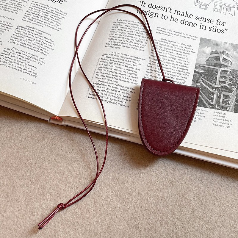 Minimalista para usar accesorios de moda de estilo cóncavo cuello halter mini bolso pequeño diseño exquisito mini bolso de media luna collar mujer