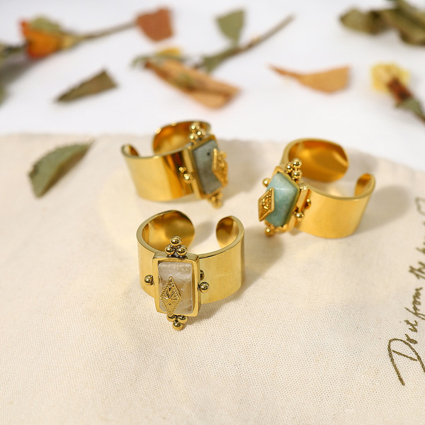 Retro design trend fashionable golden organic geometric ring…