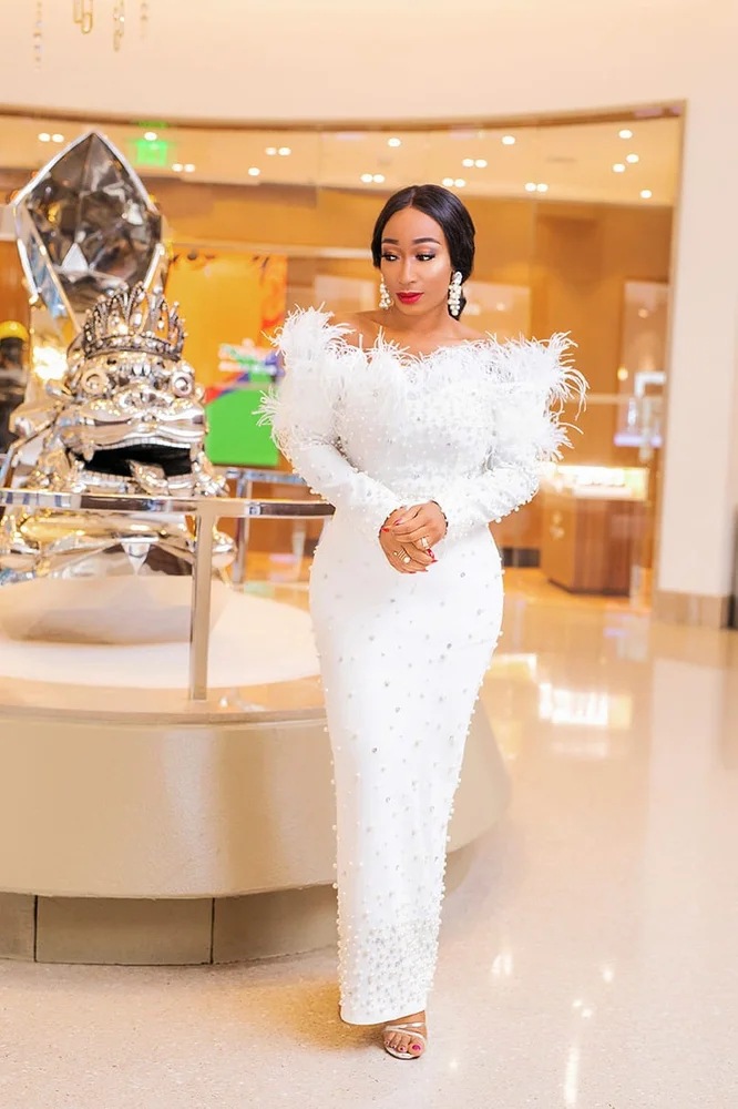 Vêtements pour femmes robe bandage pour femmes une épaule plumes perles mode jupe longue mince_voghion.com