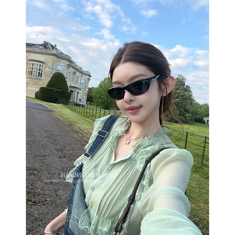 Good Morning, Fanfan "Bambi" Beauty Filter Style Lace-Trimmed Long-Sleeve Shirt + Blue and Pink Lace-Trimmed Blouse Good Morning, Fanfan "Bambi" Beauty Filter Style Lace-Trimmed Long-Sleeve Shirt + Blue and Pink Lace-Trimmed Blouse