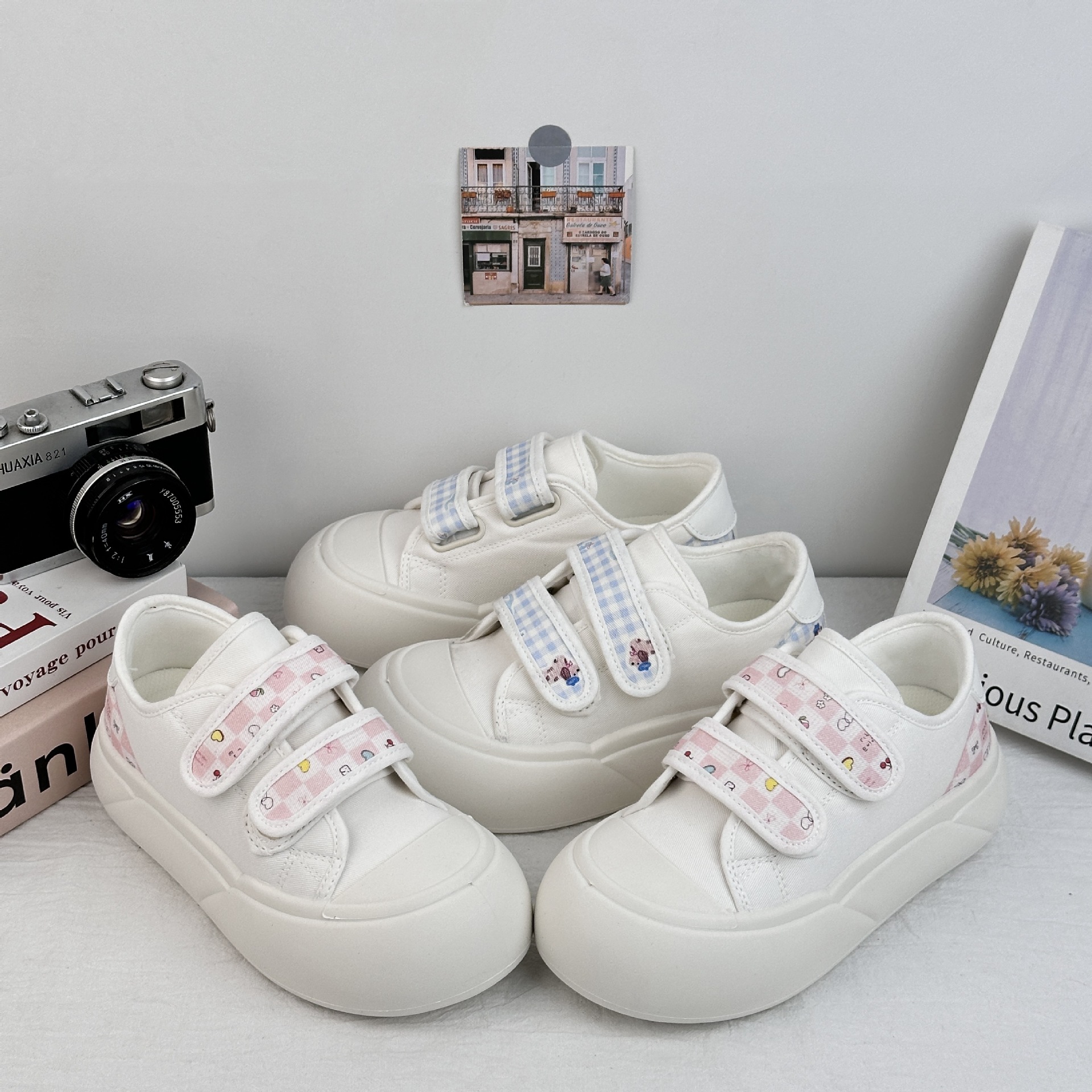 Yuanbo verano zapatos de skate casuales para mujeres 2025 nuevos zapatos blancos de suela gruesa zapatos de lona delgados zapatos de bolsa