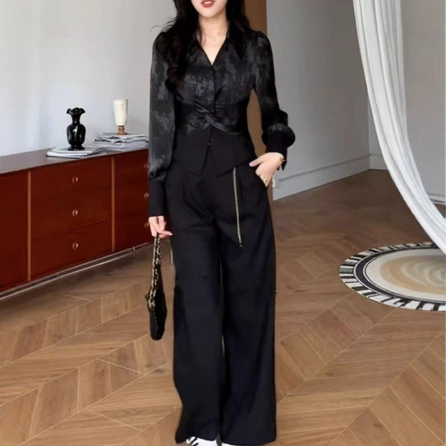 Plus-Size Women's New Chinese-Style Black Tie-Dye V-Neck Shirt, Autumn New Style, Slim-Fit Satin Top for Slightly Plump Women