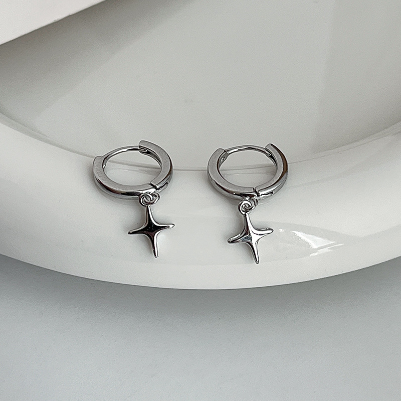 Mini orecchini a clip a stella croce per donna e uomo stile stud_voghion.com
