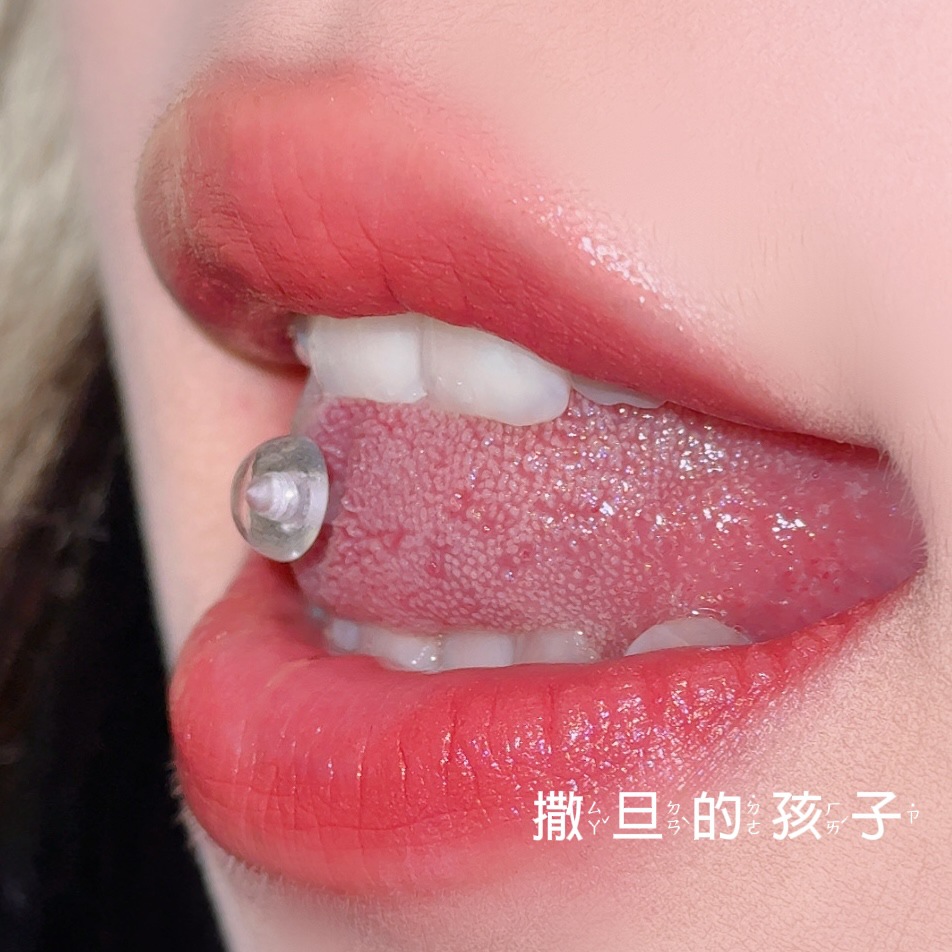 Silver pointed spike labret stud material detail