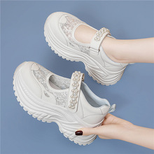 һ�����l�������e��Ƥˮ�ħ�g�N�W���ϵ�Ь�W�������¿��כ�Ь