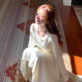 栀子白茶超仙法式长袖连衣裙女早秋简约小众内搭白色长裙新款