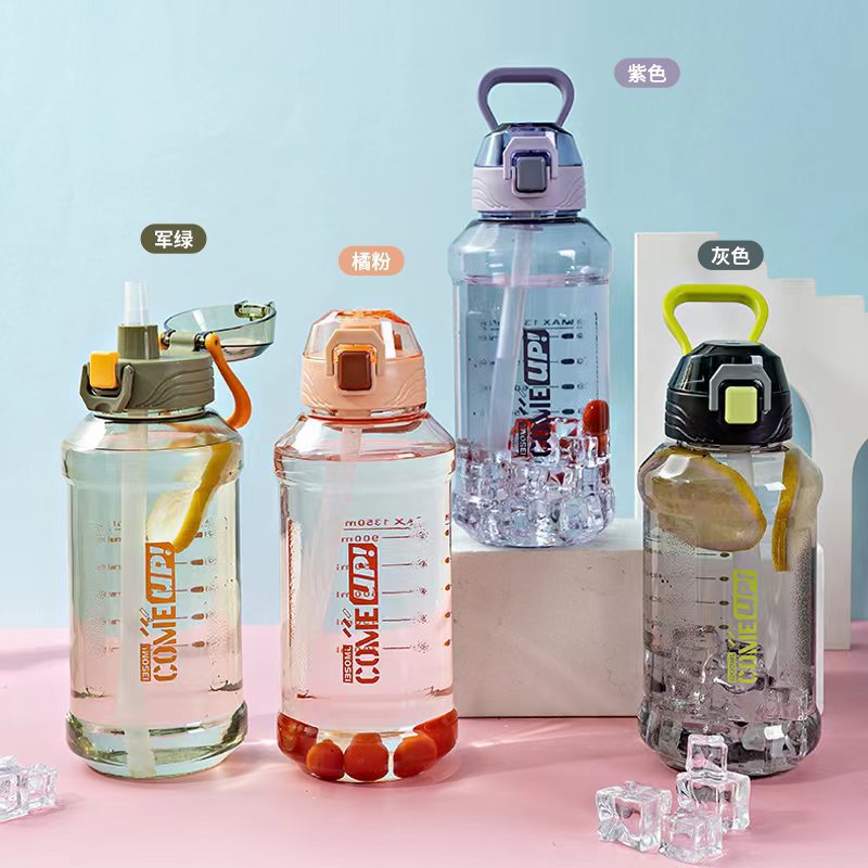 Qitong2332 verano nueva taza de plástico 13500ml rebote deportes cubo las mujeres fitness internet celebridad paja agua