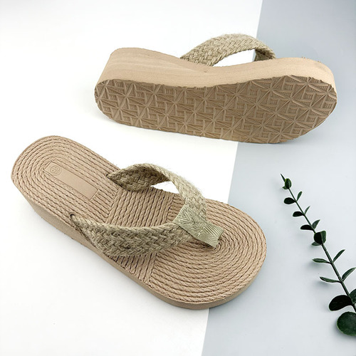 Platform wedge straw woven travel flat sandals for women, Korean style, trendy outdoor wear, herringbone pattern, fashionable women's flip-flops with strap