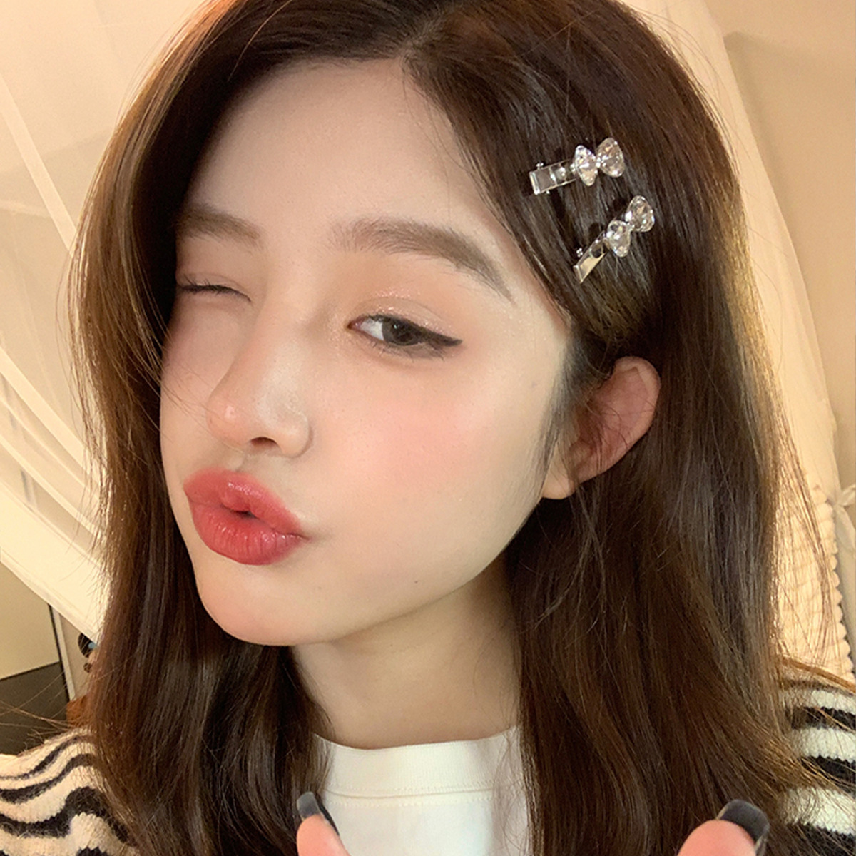 Y2K Rhinestone Bow Hairpin Forehead Bangs Clip Sexy Side Clip Silver Elegant Hairpin Duckbill Clip Headwear for Women