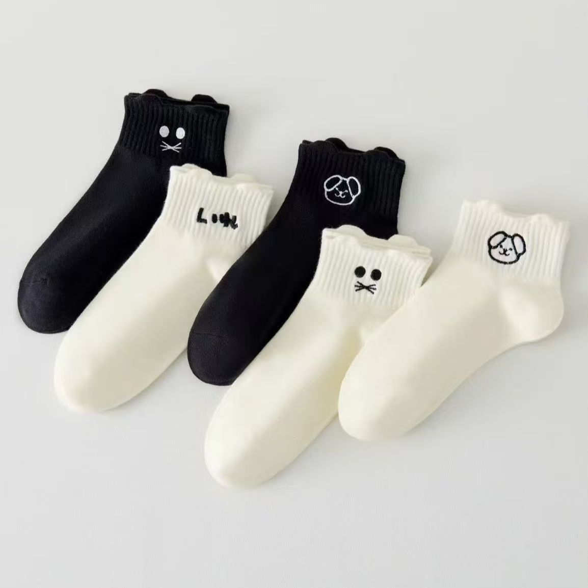 Calcetines blancos Calcetines de mujer de primavera y verano Calcetines de barco poco profundos que absorben el sudor, desodorante y transpirable Calcetines de mujer de todo fósforo de tubo corto japonés negro de color sólido