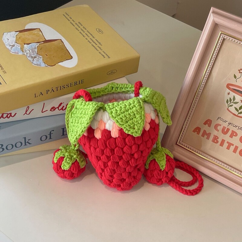 Autumn handmade knitted yarn bag, pink, cute strawberry design, crossbody style, new and versatile shoulder bag