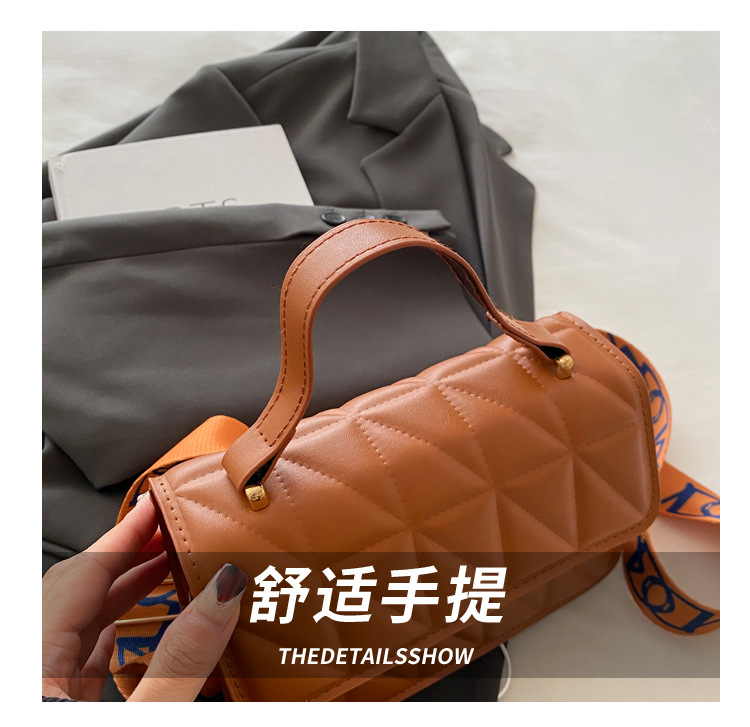 A stylish and simple diamond-shaped small square bag for the autumn and winter of 2024, featuring a solid color and a trendy single-shoulder bag for women undefined