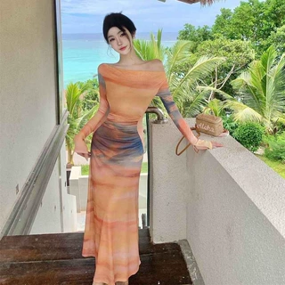 纯欲辣妹风多彩撞色气质收腰显瘦捏褶连衣裙荡领露锁骨度假风长裙
