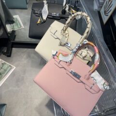 ライチ柄ポータブルシルクスカーフプラチナバッグ2025新作ハイエンド大容量シングルショルダーケリーバッグケリークロスボーダー