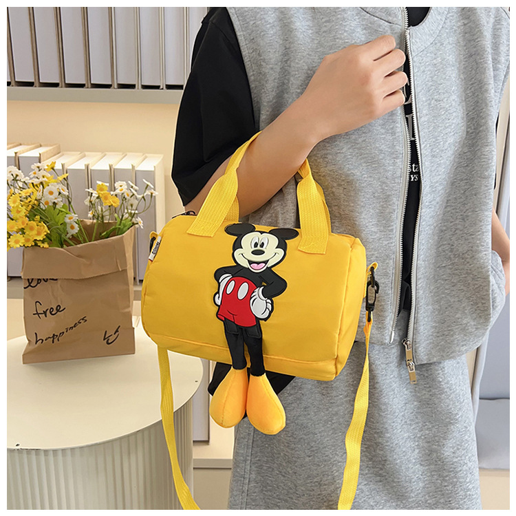 The 2021 new children's bags feature a cute Mickey Mouse pattern bowling bag for girls and a fashionable hand-held shoulder bag undefined