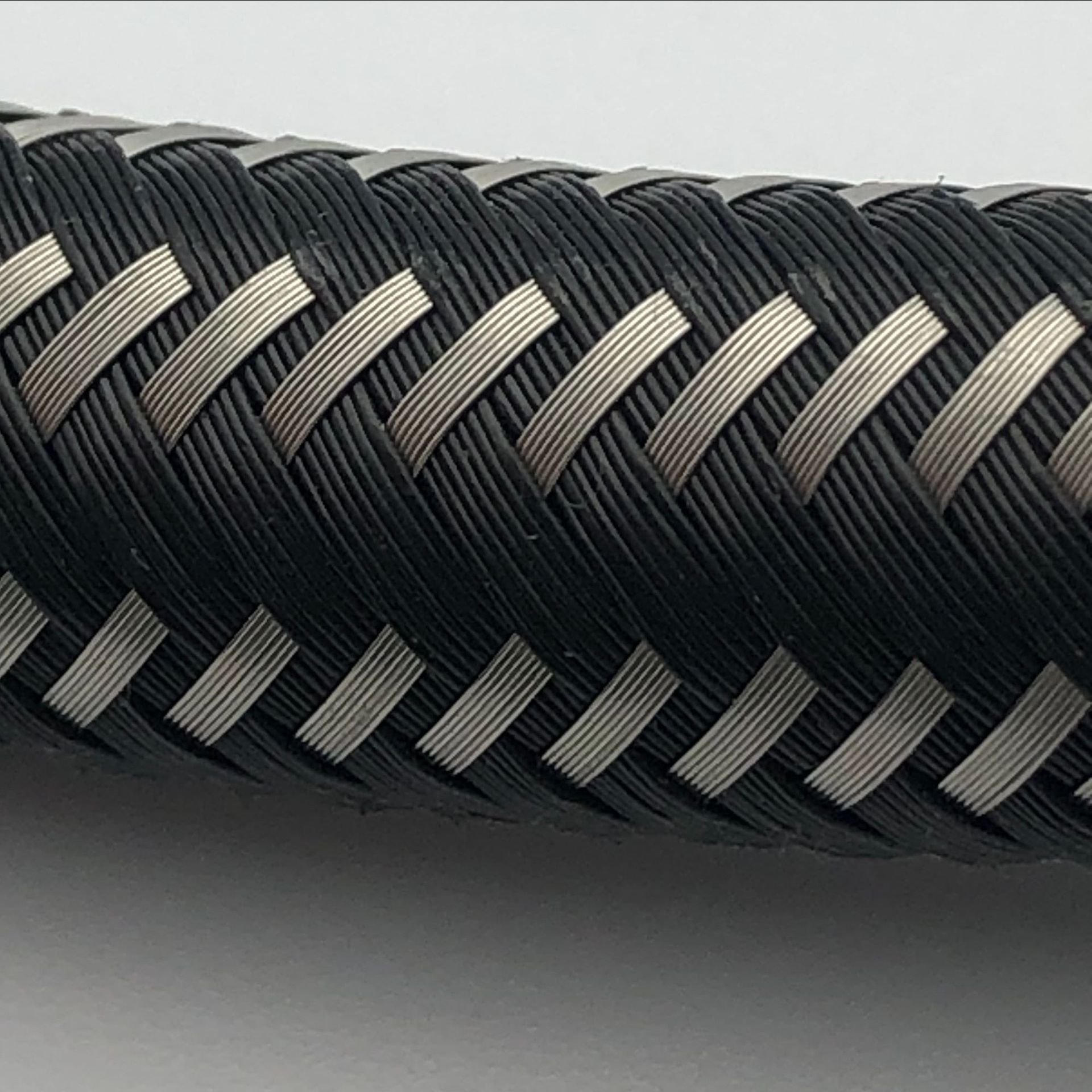 Alambre de nylon mezclado tubo de acero tejido tubo de alta presión tubo de entrada del inodoro ALAMBRE NEGRO calentador de agua tejido tubo de entrada manguera tejida