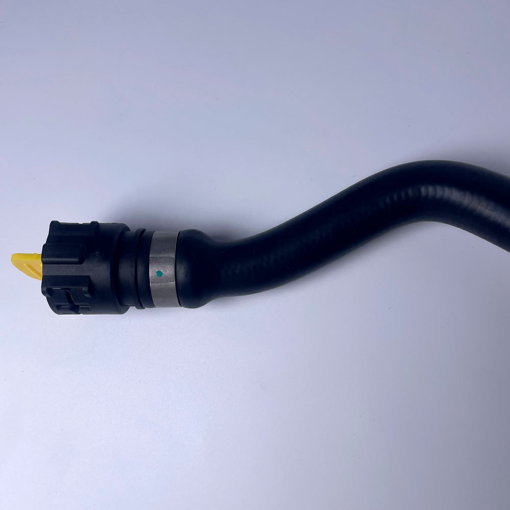8R0819334Ac Engine Heater Water Pipe Is Suitable for Audi Q5 Porsche Macan Hose Pipe