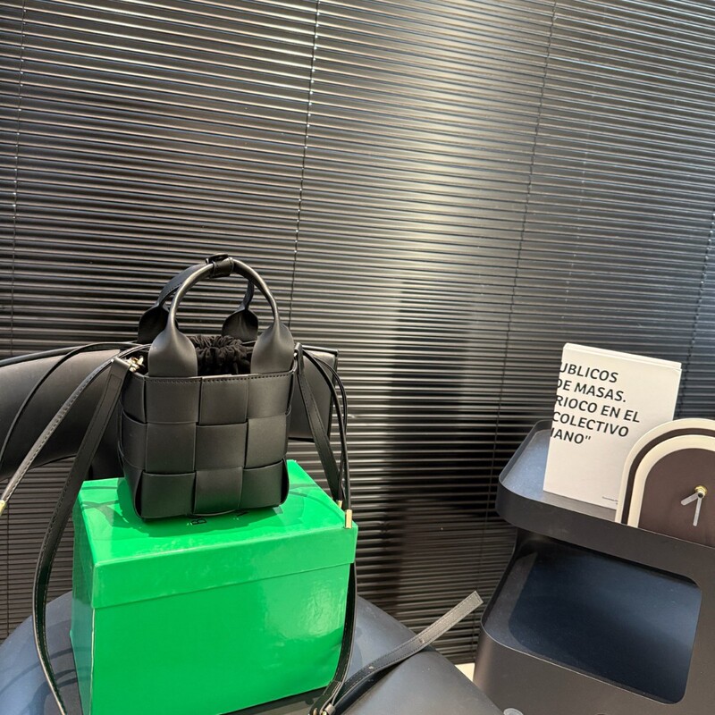 High-End Bv Cowhide Bucket Bag Hand-Woven Vegetable Basket Bag New Mini Crossbody Bag Handbag