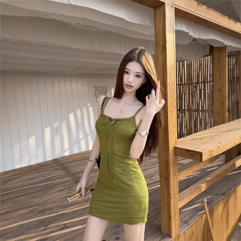 Resort-Style Green Strappy Dress for Women, Spring Inner Dress, Sexy Slim-Fit Dress, Waist-Cinching, Hip-Hugging Short Dress Resort-Style Green Strappy Dress for Women, Spring Inner Dress, Sexy Slim-Fit Dress, Waist-Cinching, Hip-Hugging Short Dress