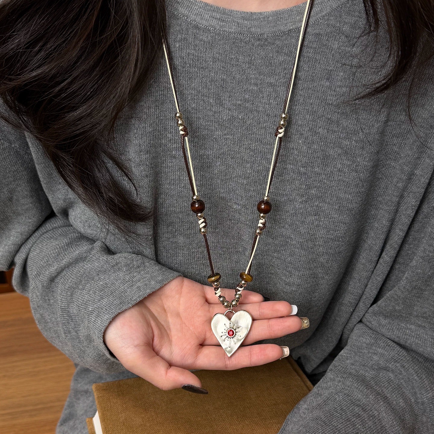 Unique and stylish long silver heart necklace with a vintage design, perfect for everyday wear and commuting