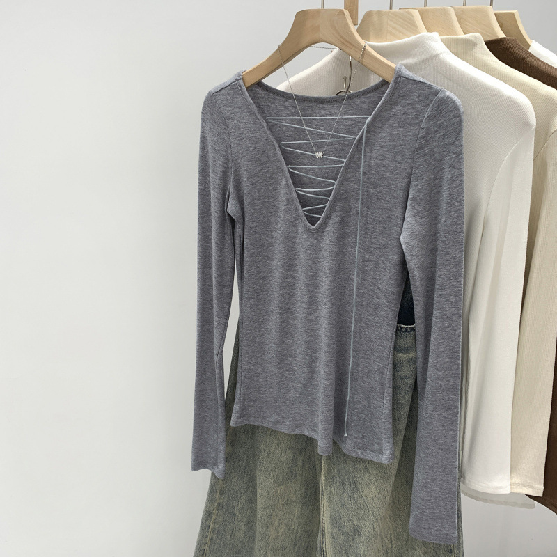 纯欲甜辣妹性感镂空低胸v领上衣女秋季显身材针织打底衫内搭毛衣