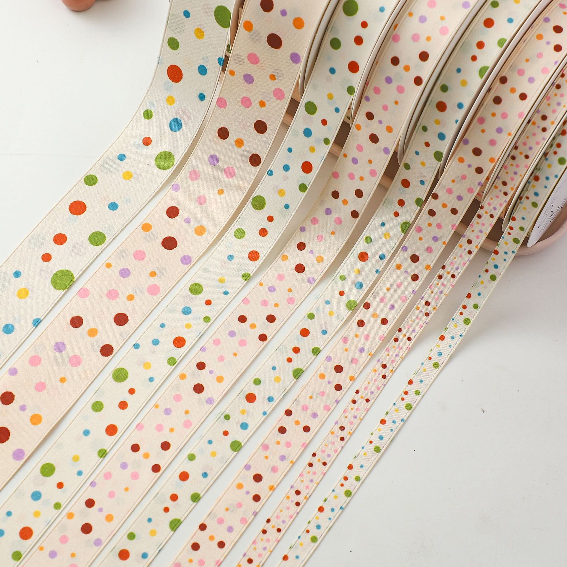Día de los niños 1 de junio ondulado punto de poliéster cinta punto de regalo horneado pastel floral embalaje cinta al por mayor