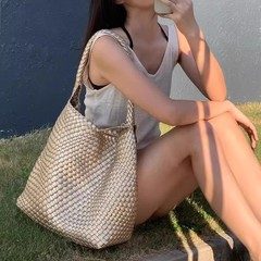 手工编织大容量水桶腋下包包女高级感通勤手提单肩时尚百搭托特包