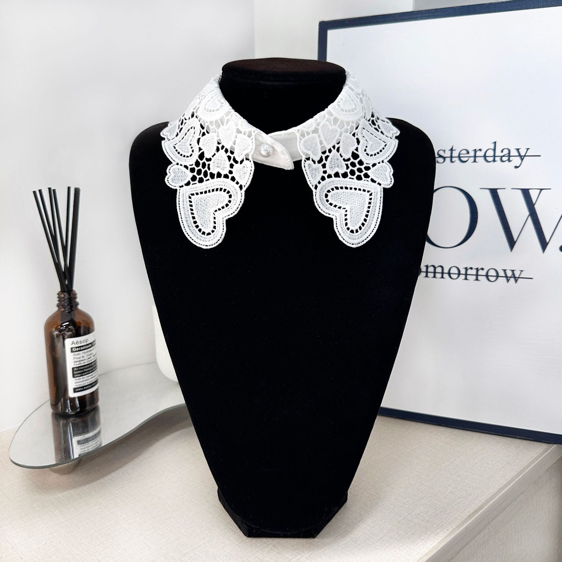 Collar falso de encaje blanco y negro soluble en agua collar decoración de gancho delicado collar universal suéter de moda camisa accesorios collar image 7