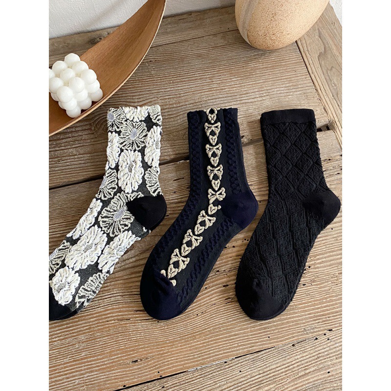 Autumn and Winter Retro Style Women's Mid-Calf Socks, Trendy Korean-Style Black Outerwear Loafers, Long Casual Socks