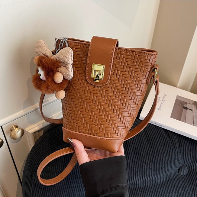 Bolsa de cubo de tejido coreano simple para mujeres 2025, otoño y invierno, nueva moda, bolso de hombro, bolso de moda casual, bolso de mochila