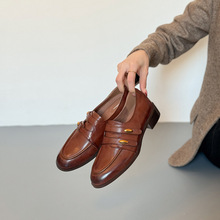 Ӣ���L���ٿ����X�L��ɫƤ���ۘ���ЬŮ�ָ��͹�һ�_��СƤЬ��Ь