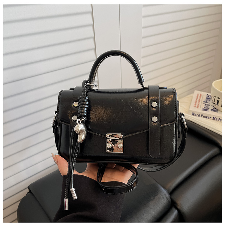 Bolso de mano de alta sensación para mujeres 2026 verano nuevo nicho bolso pequeño de lujo ligero de moda versátil mochila de hombro image 11