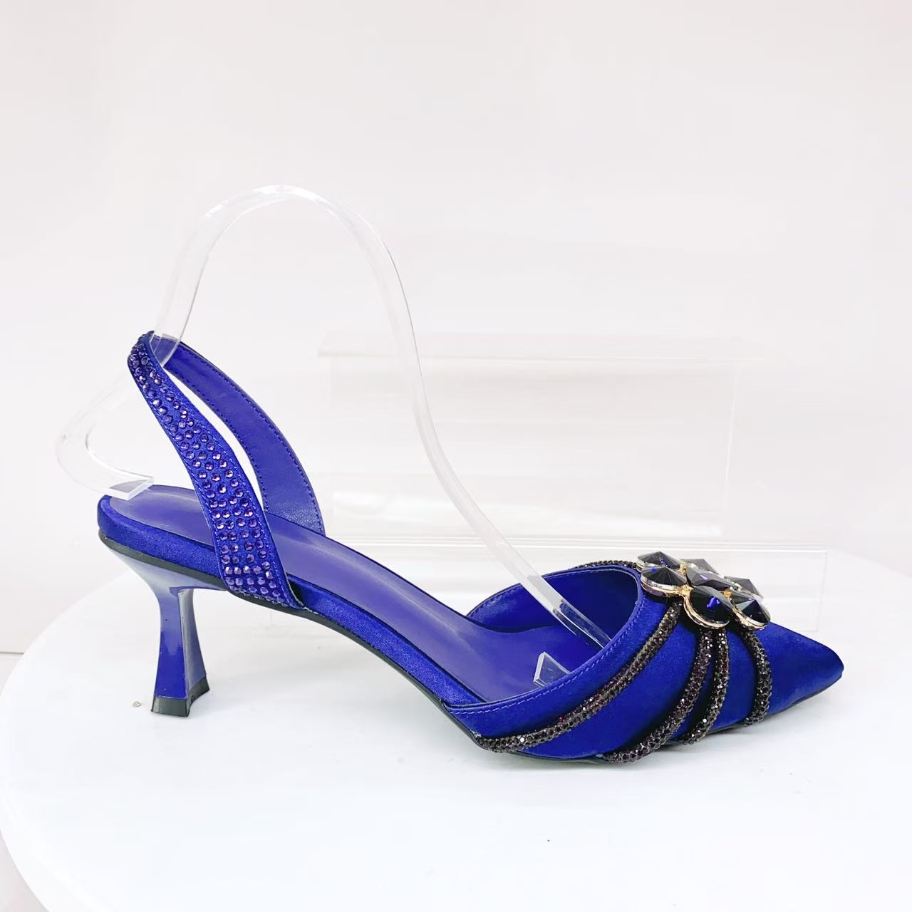 Eleganti sandali stiletto da donna con cristalli da cerimonia_voghion.com