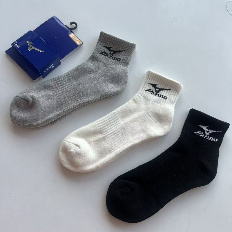 Japanese-Style Mid-Calf Cotton Socks in Black, White, and Gray, Moisture-Wicking, Sweat-Wicking, and Wear-Resistant, the Choice of Sports Enthusiasts
