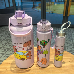 国境を越えた売れ筋の見栄えの良いかわいい漫画のポータブル大容量ストローカップ新しいラブプラスチック大型ケトル