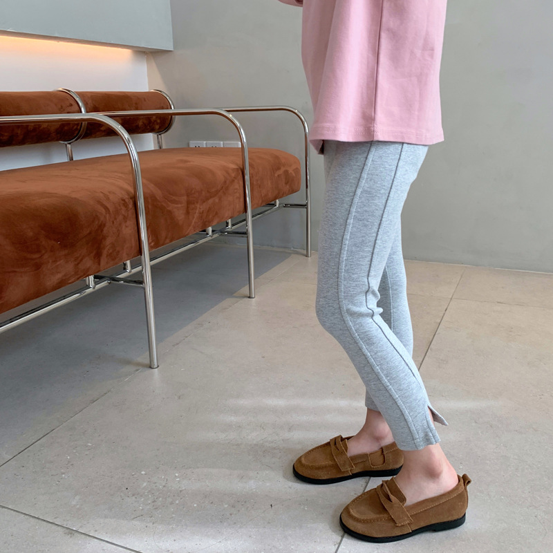 Leggings con abertura para niñas, ropa infantil, primavera y otoño 2025, pantalones elásticos versátiles, pantalones ajustados de algodón, pantalones para usar como prenda exterior.