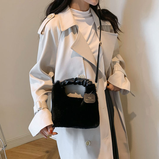 Fairy Fluffy Bag Handbag Women's Fashion Shoulder Crossbody Bag Autumn and Winter Fluffy Bag All-match Net Red Envelope Bag