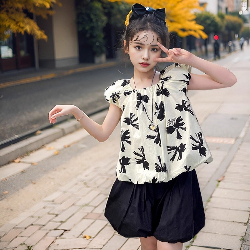 Vestito estivo per ragazze 2024, nuovi pantaloncini a lanterna a maniche corte per bambini di medie dimensioni, celebrità di Internet, elegante set da due pezzi_voghion.com