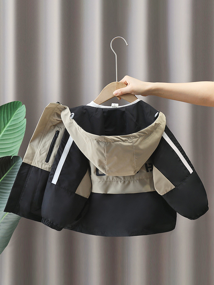 5893 gabardina a juego de colores para niños ropa de primavera y otoño 2024 nuevos niños con capucha chaqueta de celebridades de Internet chaqueta de otoño para bebés marea
