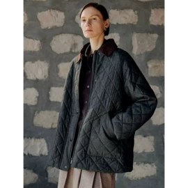 女式衬衫;女式针织衫;半身裙