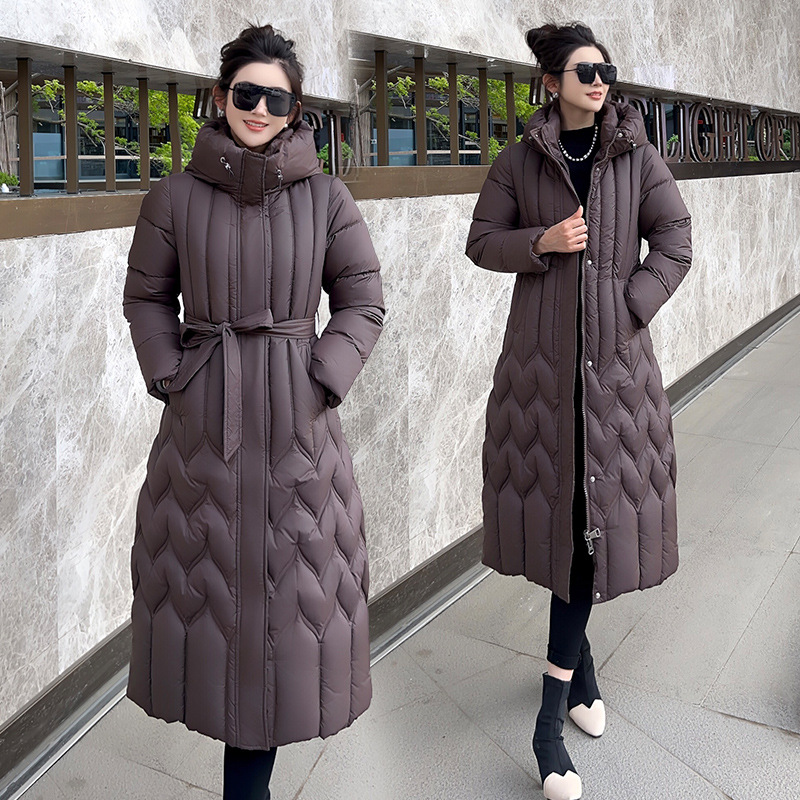 2025 invierno rodilla larga ropa de algodón de mujer delgada ropa de algodón de pluma de aire exterior grande chaqueta de algodón gruesa moda