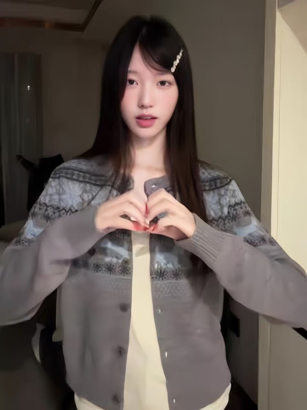 灰色韩系氛围感早秋季软糯提花开衫毛衣外套女复古针织衫外搭上衣|undefined