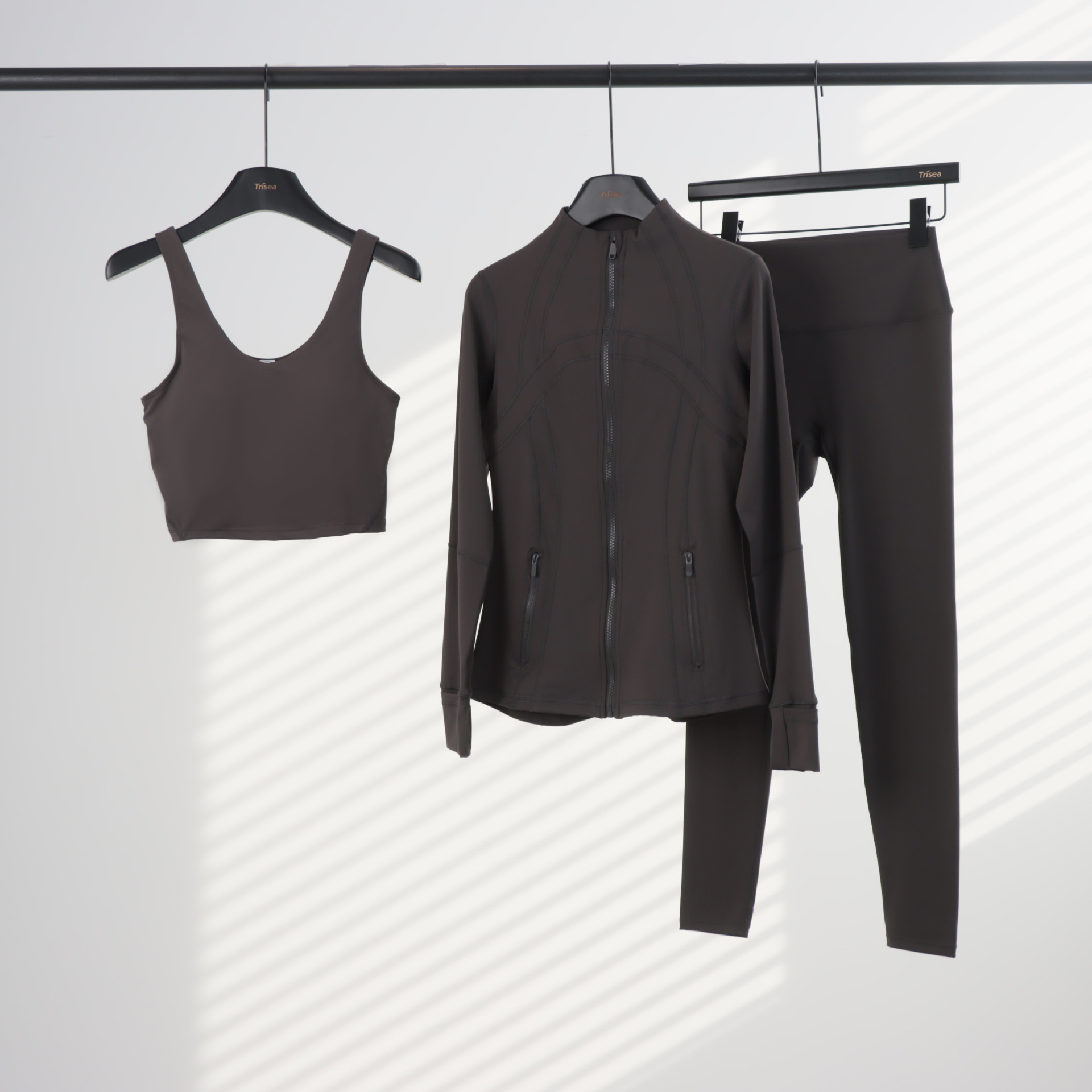 Conjunto de yoga LULU de tres piezas: chaqueta, camiseta sin mangas con cuello en U y leggings de cintura alta para mujer.