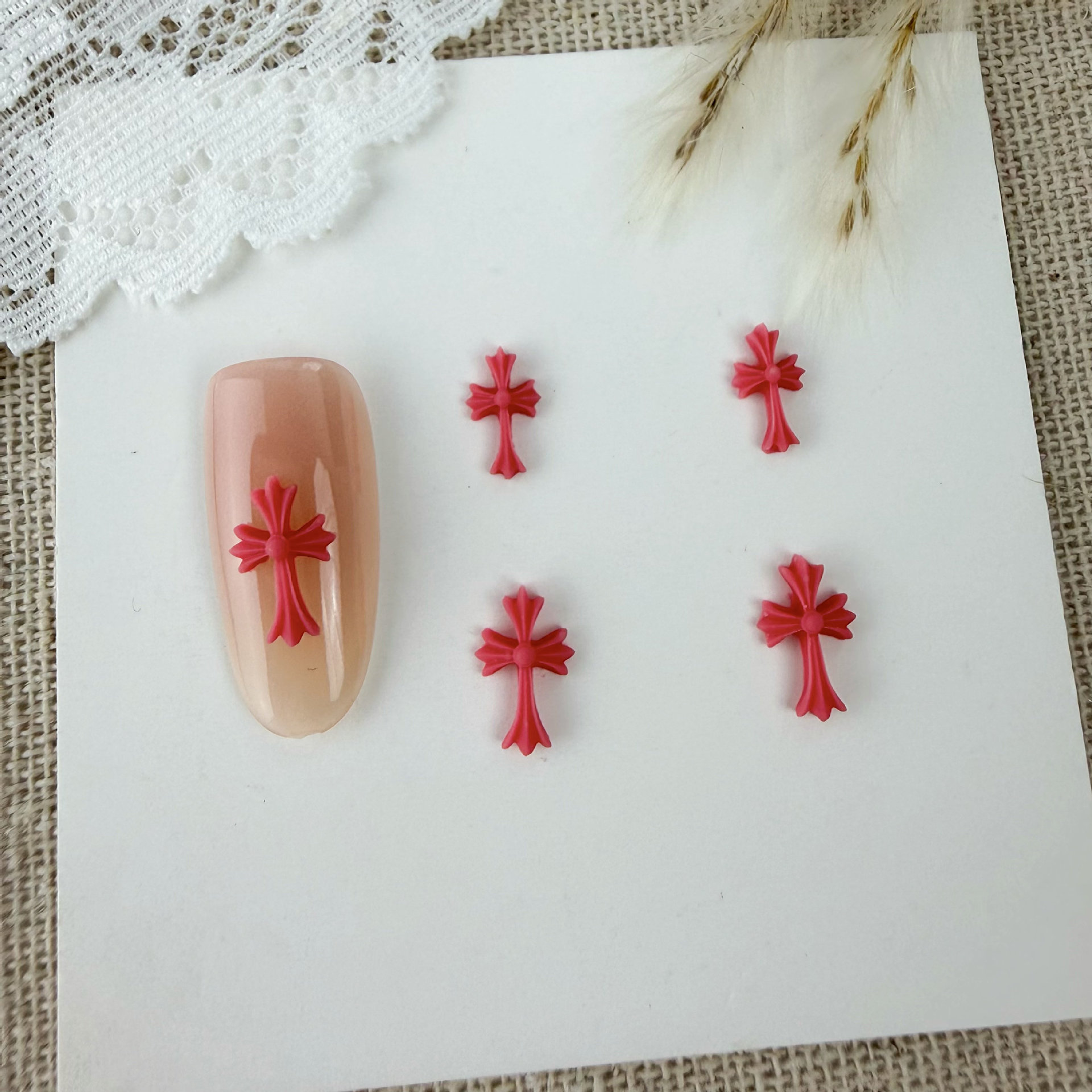 Fábrica de joyas de uñas cruz transfronterizas resina diy color tridimensional cro corazón teléfono móvil caso accesorios de uñas lote