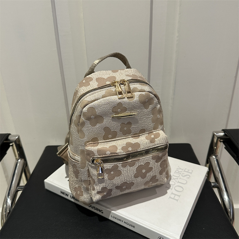 Flores de moda versátil bolsa casual 2024 nicho exterior suave red rojo mochila bolsa de salida popular este año