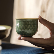 束刻 越窑青瓷手工浮雕鱼鳞纹大号主人杯功夫茶具单杯容量茶杯