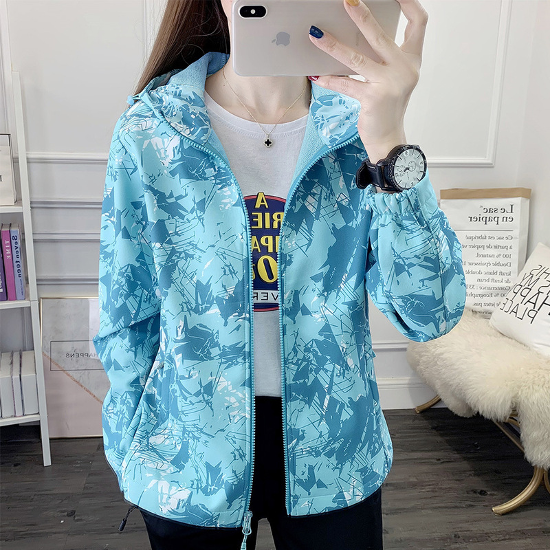 Outdoor hooded soft shell coat women's top sports fleece jacket women's jacket women's camouflage jacket windproof warm spring and autumn